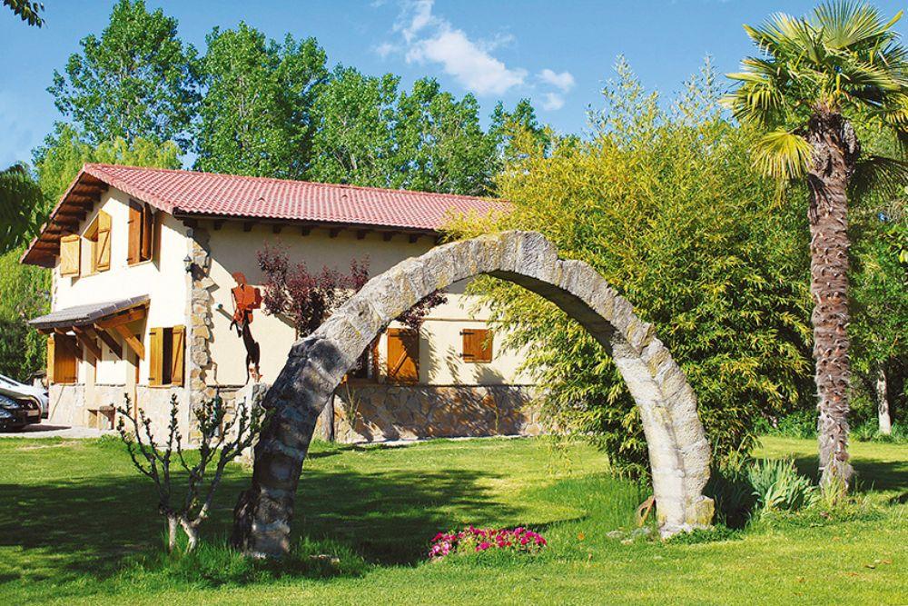  ¡Descubre la belleza del Pirineo Aragonés en una encantadora casa rural en Huesca!